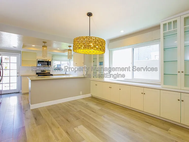 1728 Lake St — Photo 9