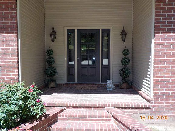 3rd image of 904 Skyline Dr