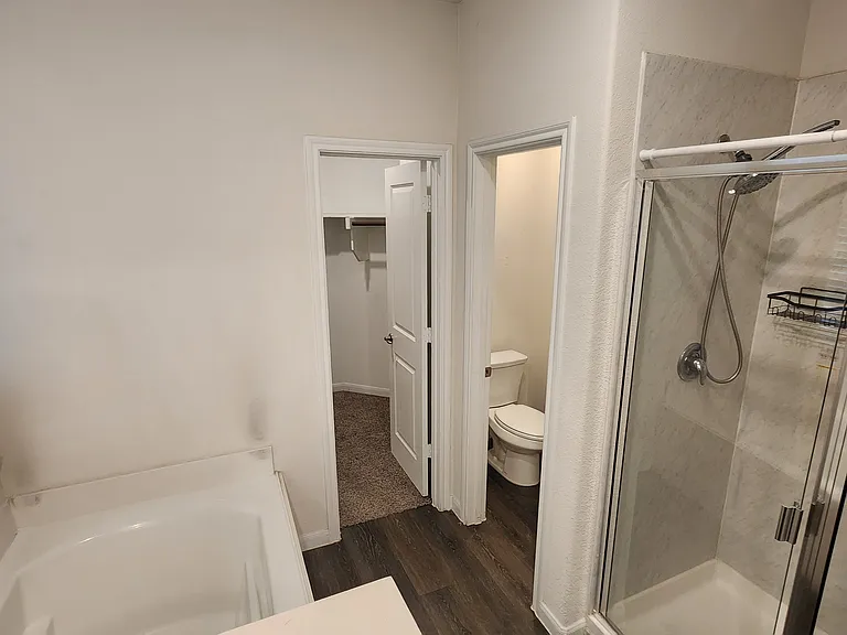 3904 Oak Creek Cir — Photo 11