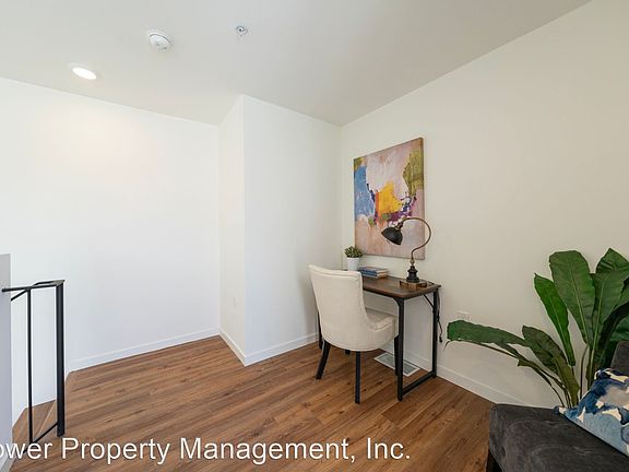 3rd image of 527 S Wilton Pl #9