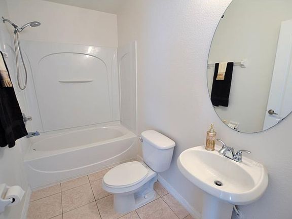 4th image of 1477 Broken Oak Dr #A