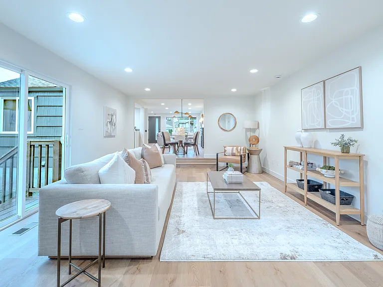 515 NE 123rd St — Photo 49