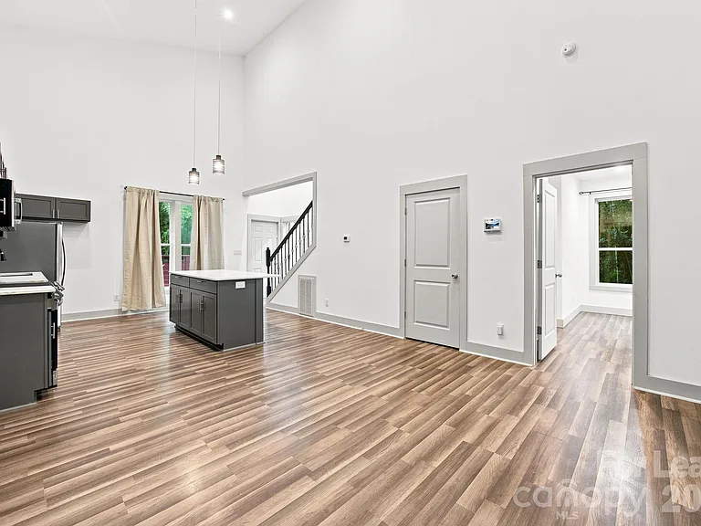 1198 Chronicle Ave — Photo 9