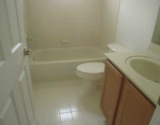 3rd image of 3007 N Evergreen Cir