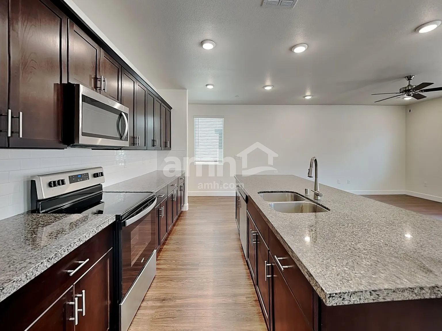3 bed, 2.5 bath, 2047 sqft, $2,385 — Photo 4
