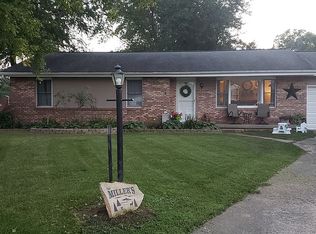 8645 N Richmond Dr, Effingham, IL
