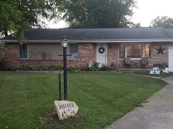 8645 N Richmond Dr, Effingham, IL 62401