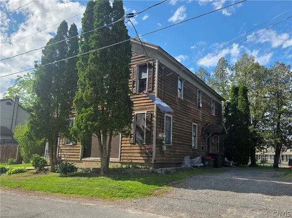 216 S Canal St, Canastota, NY 13032