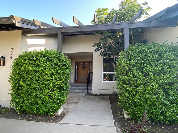 3rd image of 746 W San Doval Pl