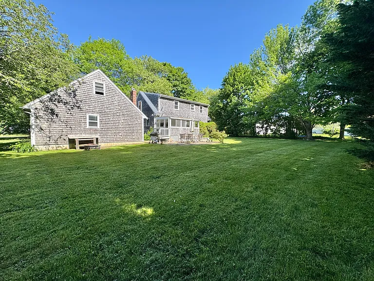 5 Barton Ln — Photo 1