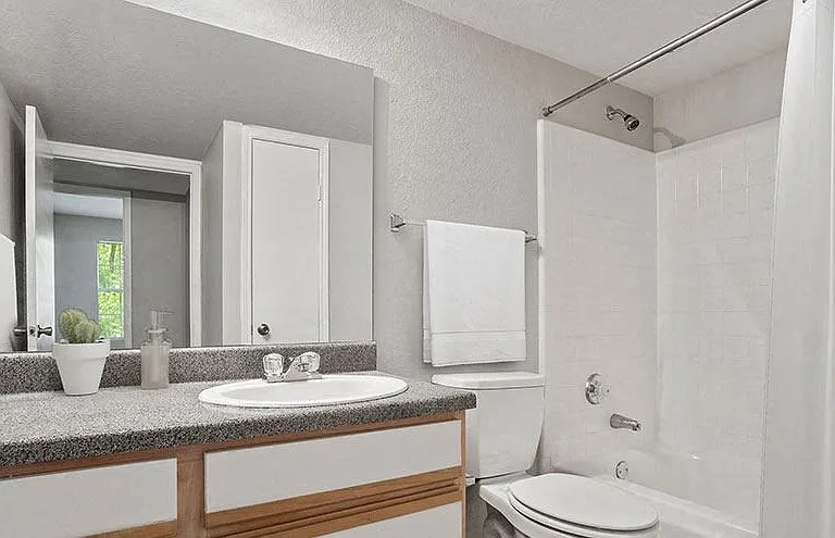 8181 Med Center Apartments — Photo 19