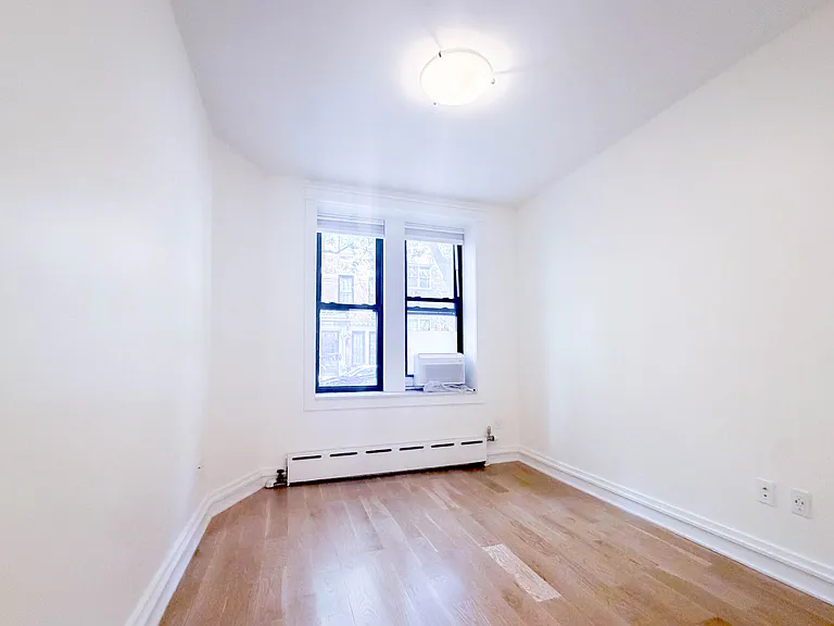 342 W 21st St #1D — Photo 7