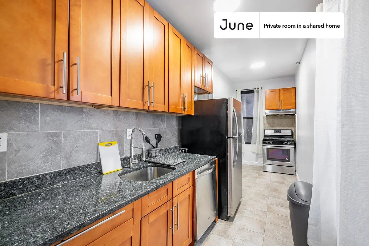 Full bedroom in 4 bed/1 bath home in Central Harlem #1653 A — Photo 4