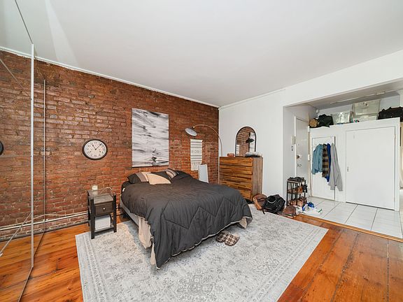 4th image of 156 8th Ave APT 3