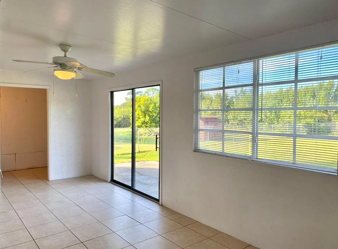 17372 W Carnegie Cir — Photo 4