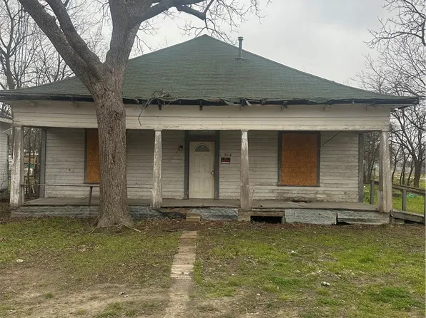 304 E Ross Ave, Mart, TX 76664