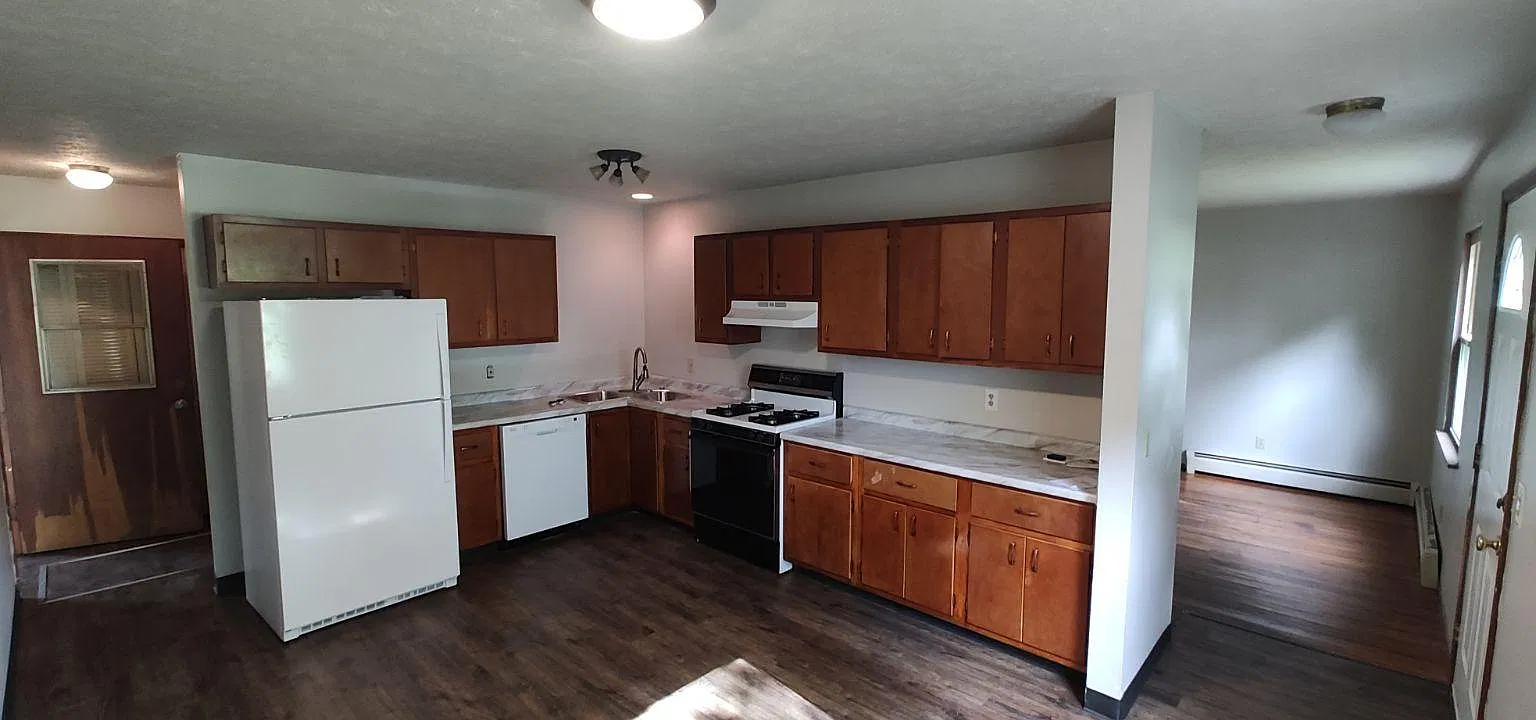 3 bed, 900 sqft, $1,350 — Photo 1