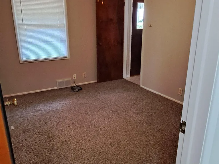 1214 S Saxby Ave — Photo 6