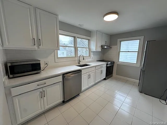 3 bed, 2.0 bath, 1178 sqft, $4,250 — Photo 2