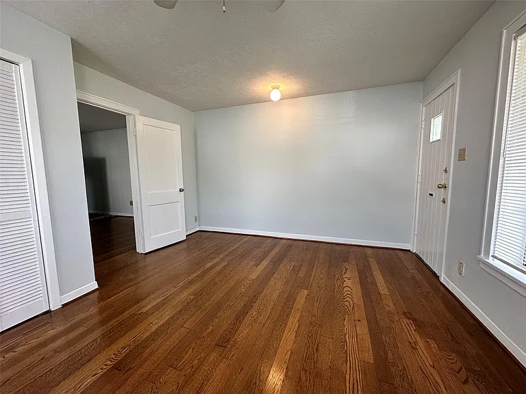 4624 Clay St — Photo 3