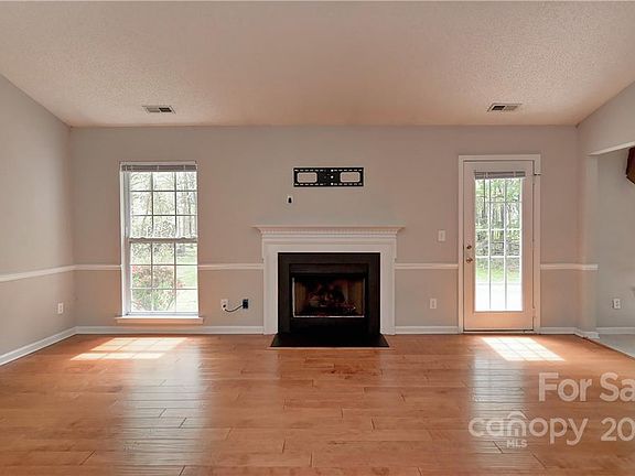 3rd image of 12312 Autumn Blaze Dr