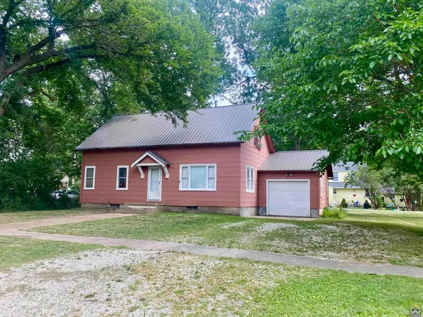 215 Kennebec St, Burlington, KS 66839