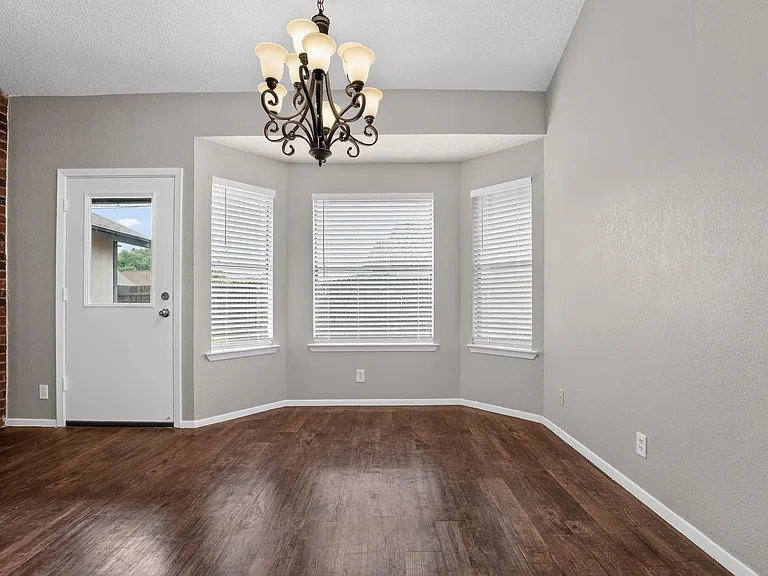 1509 Taron Dr — Photo 13