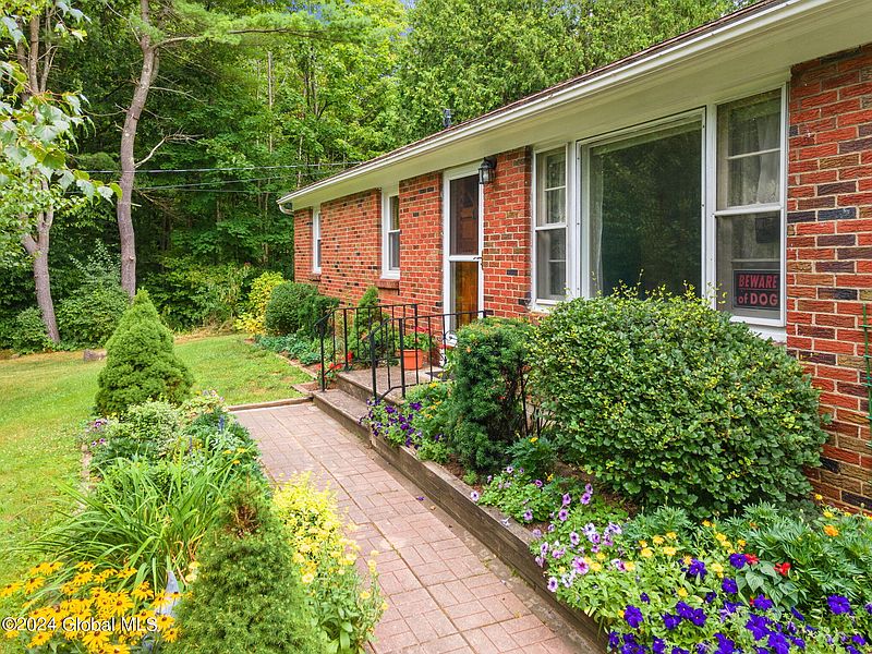 3rd image of 4473 Hurst Road