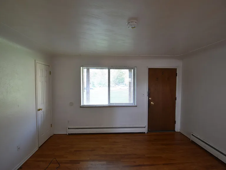 911-933 Portland Place — Photo 12
