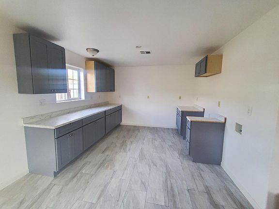 2nd image of 1007 E Avenue Q5