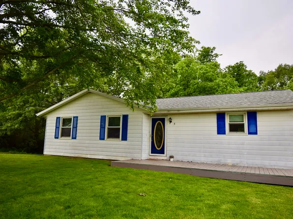 5 Greenbriar Rd, Mackinaw, IL 61755