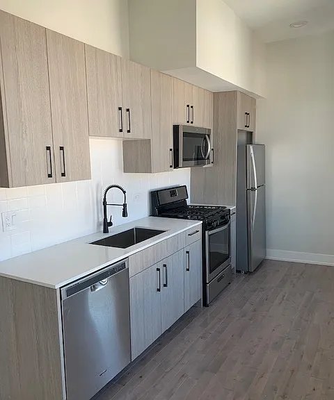 1925 S May St #3R — Photo 8
