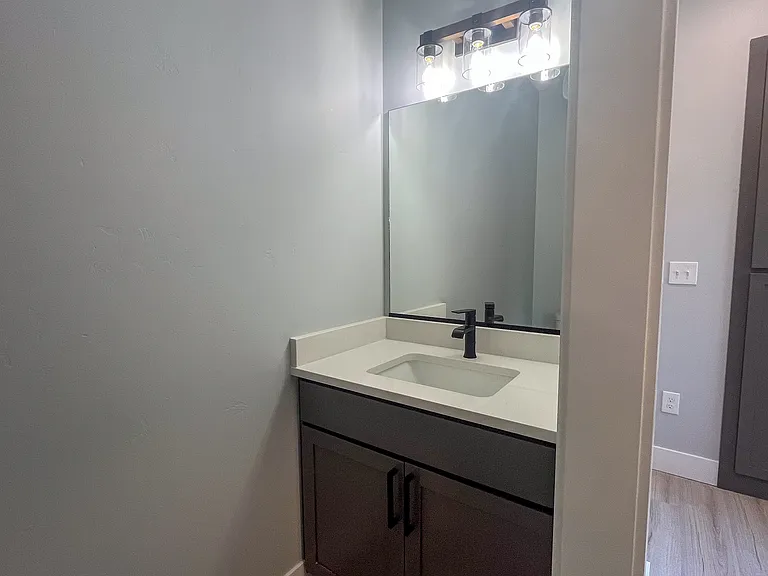 1204 W Dairy Farm Ln — Photo 7