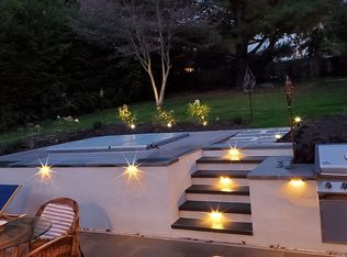 196 Hollow Tree Ridge Rd, Darien, CT 06820