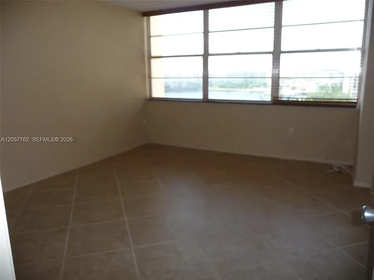 18071 Biscayne Blvd #603 — Photo 11