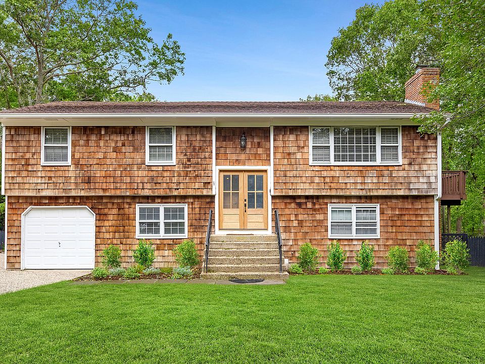 1st image of 11 Island View Dr W