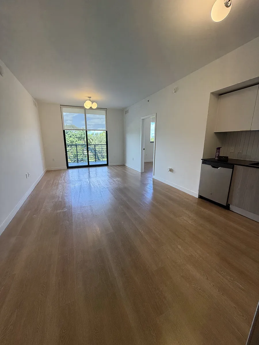 Building Photo - 960 E 23rd St #29