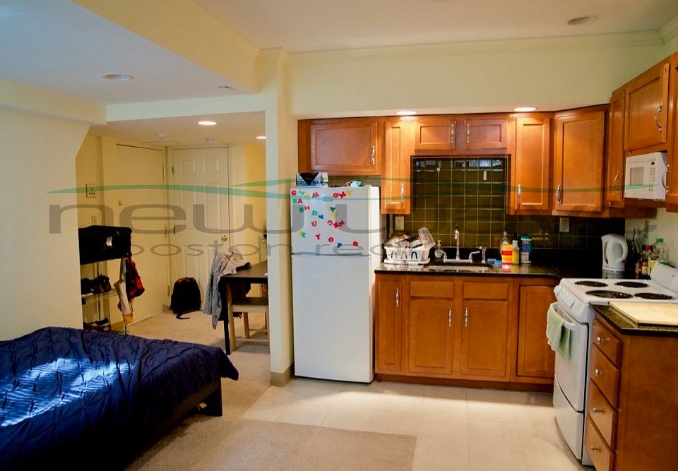 2nd image of 109 Queensberry St APT A