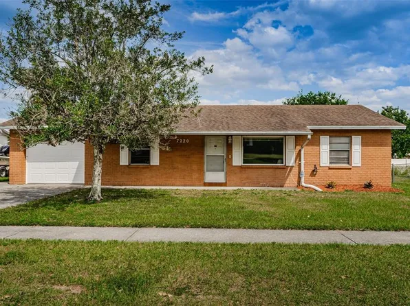 7220 Applegate Dr, Zephyrhills, FL 33540