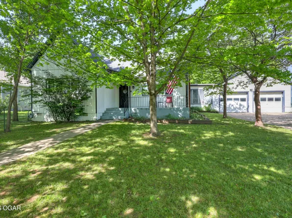 1615 Forest St, Carthage, MO 64836