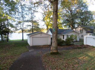 11241 Lakeshore Dr, Three Rivers, MI 49093
