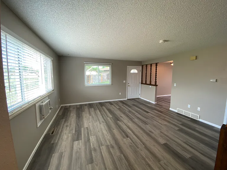 1509 N Kennedy Ave — Photo 3