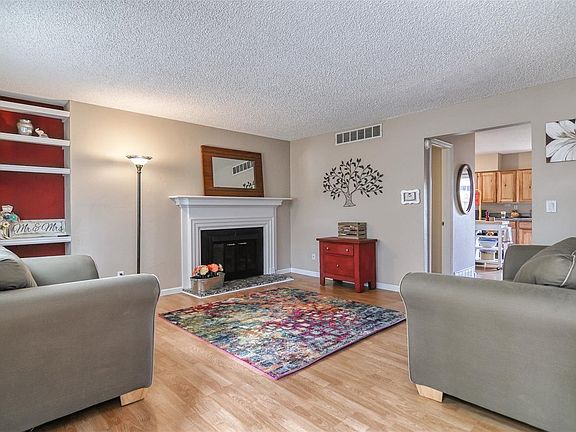 4th image of 4503 S Lowell Blvd