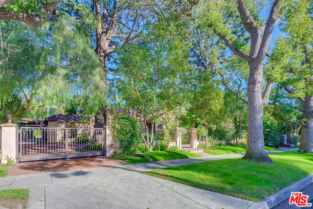 5 bed, 7.5 bath, 5122 sqft, $48,000 — Photo 2