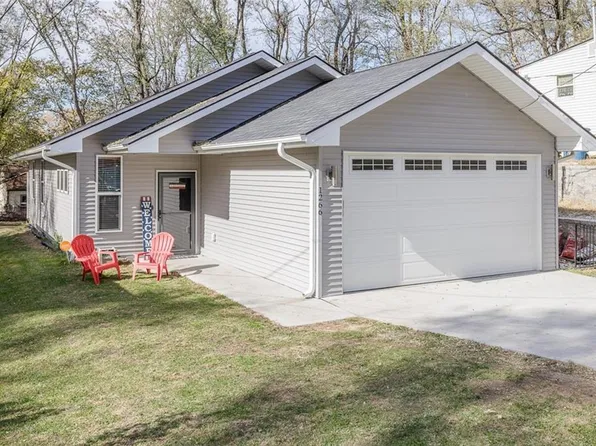 1266 E 36th Ct, Des Moines, IA 50317