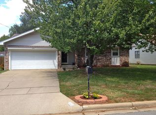 755 W Crestview St, Springfield, MO 65807