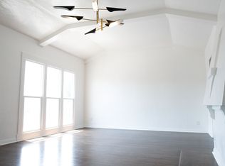 3029 W Vernon Ave, Los Angeles, CA 90008