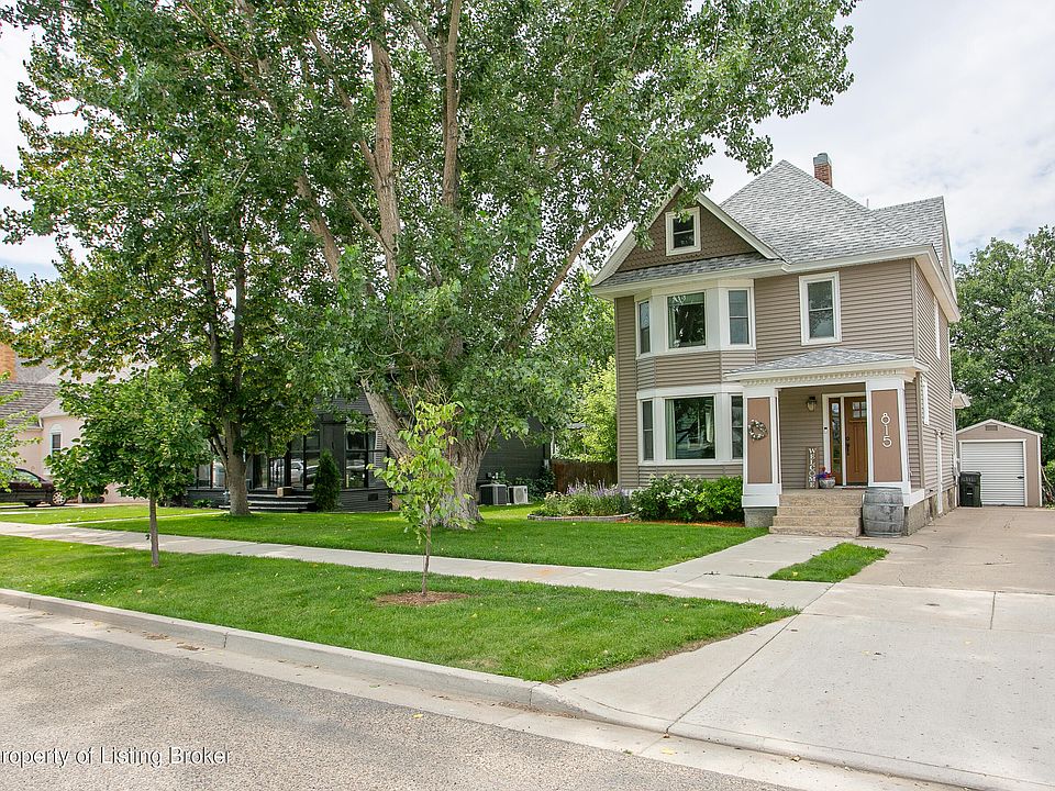 1st image of 815 1st Ave E