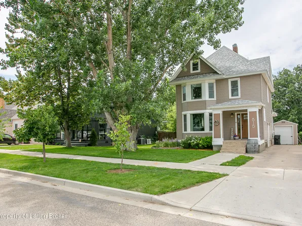 815 1st Ave E, Williston, ND 58801