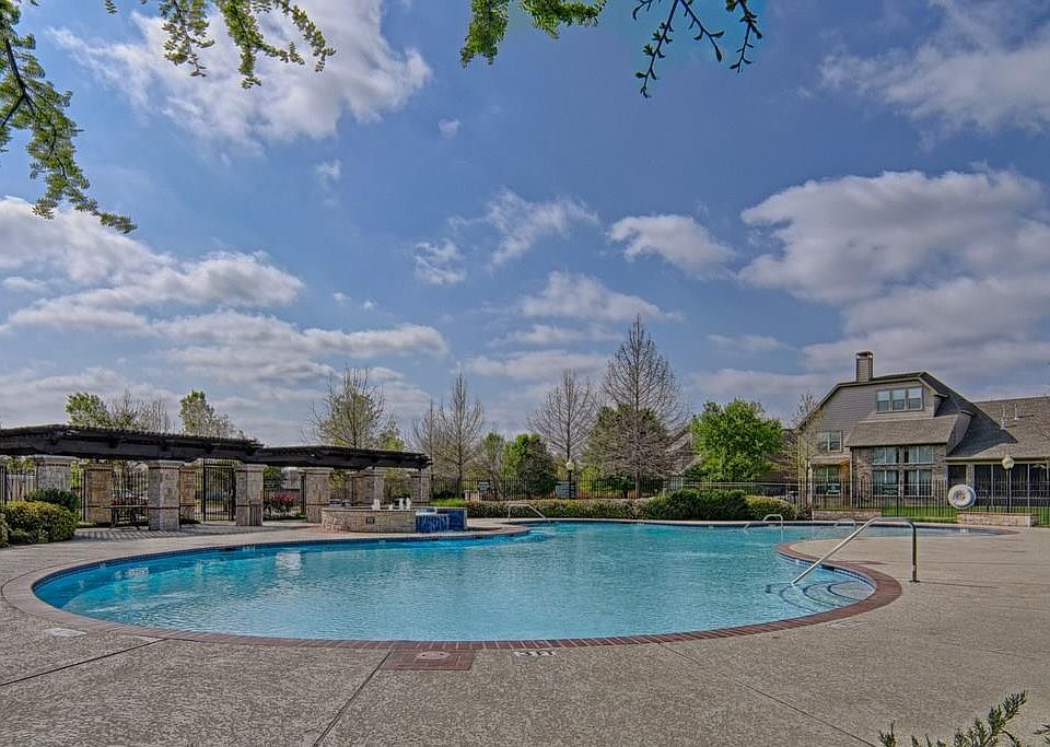 1st image of 2447 Waterside Dr